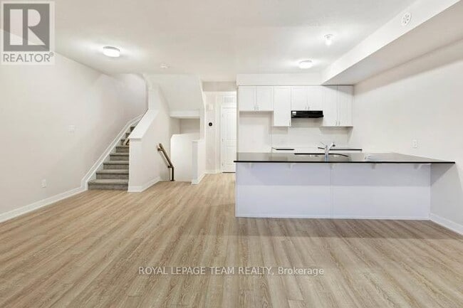 Building Photo - 736 Mishi Private