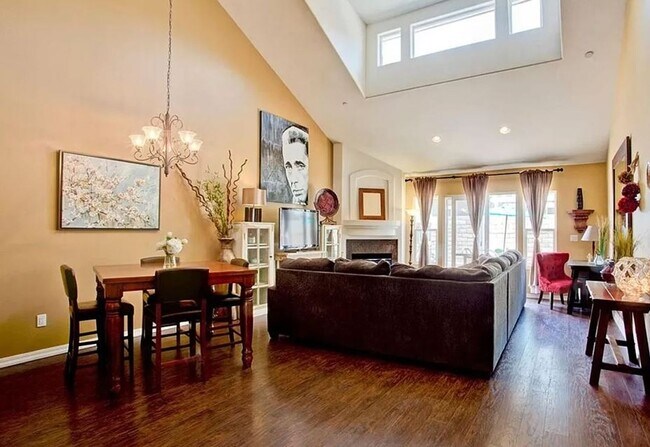 Foto del edificio - Somerset Gardens Townhome