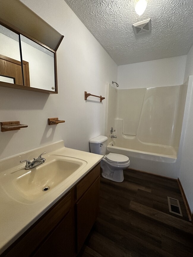 Foto del edificio - 106 Sharon Dr