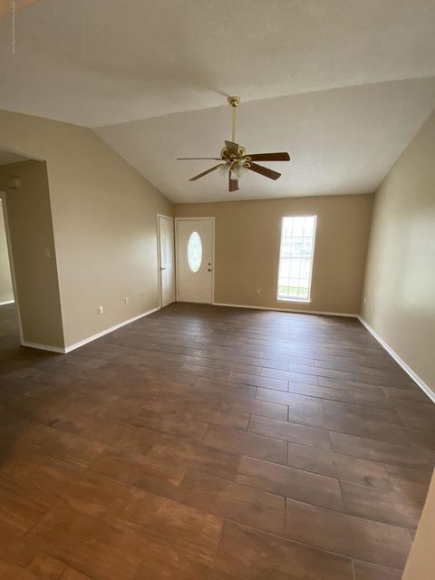 Foto del edificio - 4253 Brighton Dr