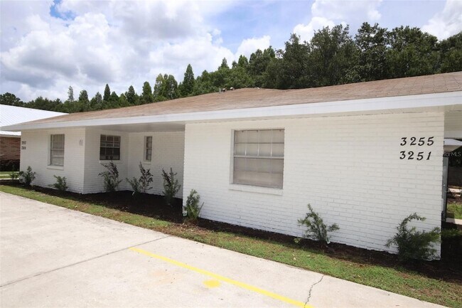 Foto del edificio - 3253 Bloomingdale Villas Ct