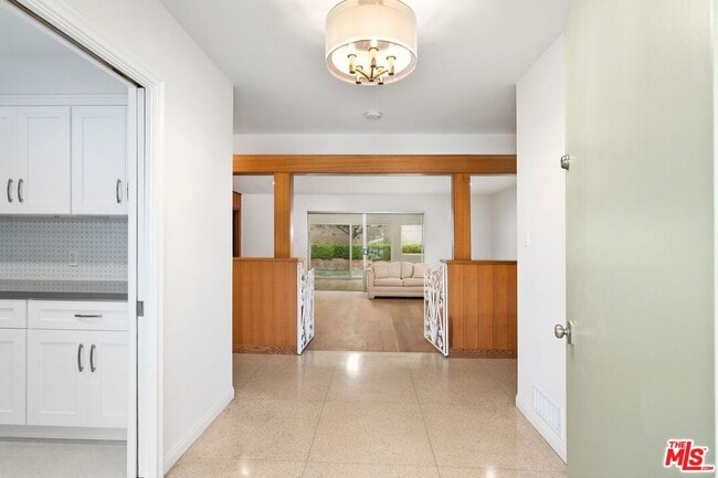 Foto del edificio - 6204 S Corning Ave