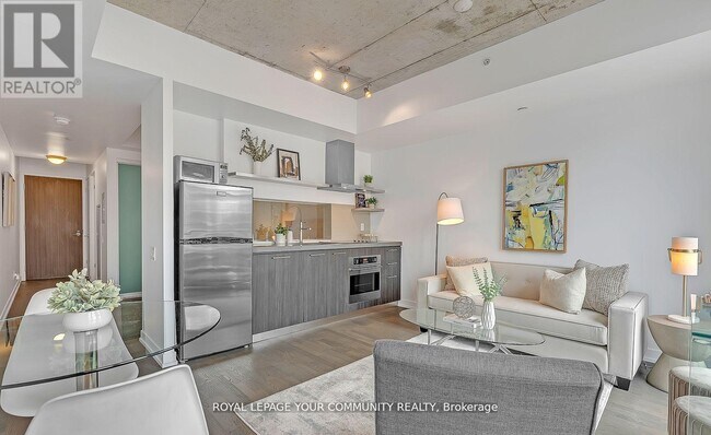 Photo du bâtiment - 560-560 King St W