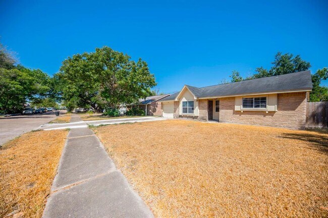 Foto del edificio - 5326 Heathercrest Dr