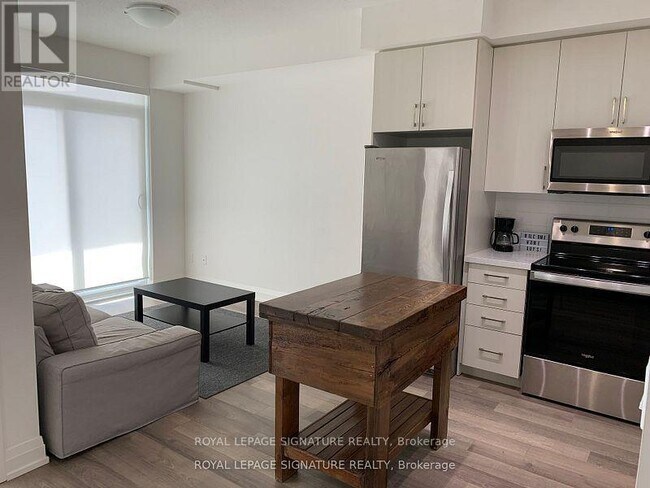 Photo du bâtiment - 3121-3121 Sheppard Ave E