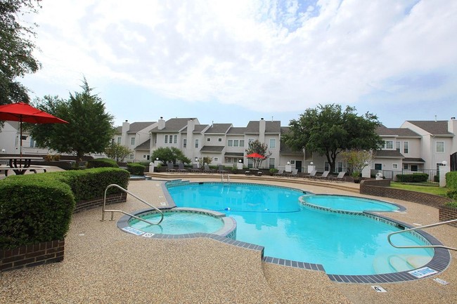 Piscina - Palos Verdes Townhomes