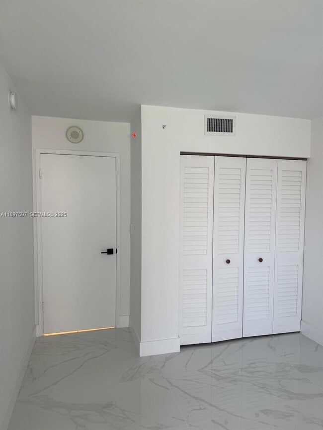 Building Photo - 800 N Miami Ave