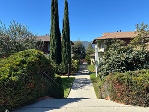 Building Photo - 3633 Valihi Way