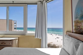 Building Photo - 8817 S Thomas Dr