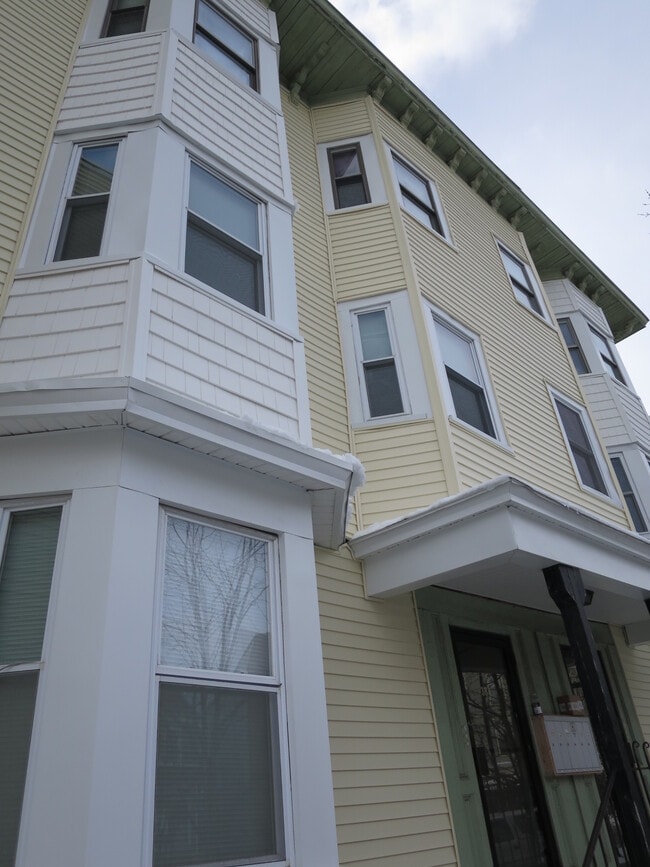 Building Photo - 356 Somerville Ave