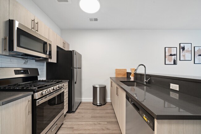 Building Photo - PINNACLE Orange Crossing