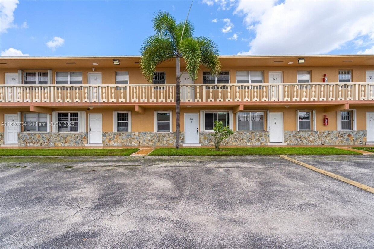Foto principal - 1154 W 35th St