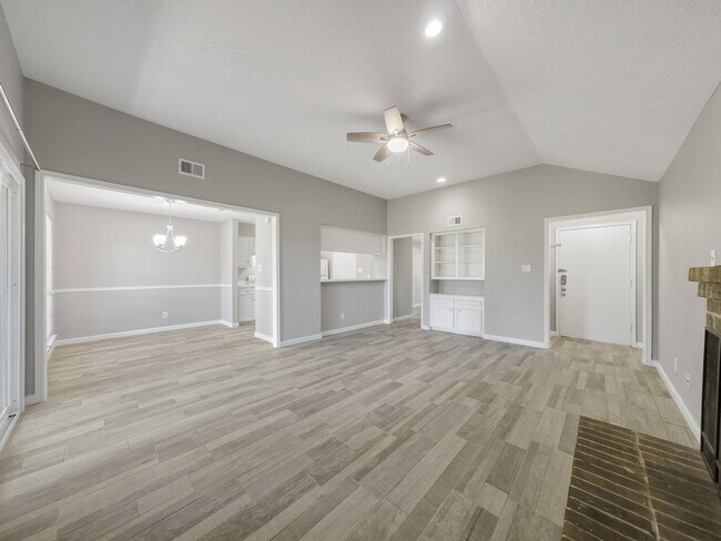 Foto del edificio - 13607 Ravensway Dr
