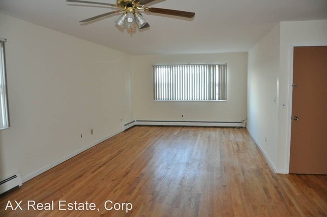 Foto del edificio - 82 Inwood Ave