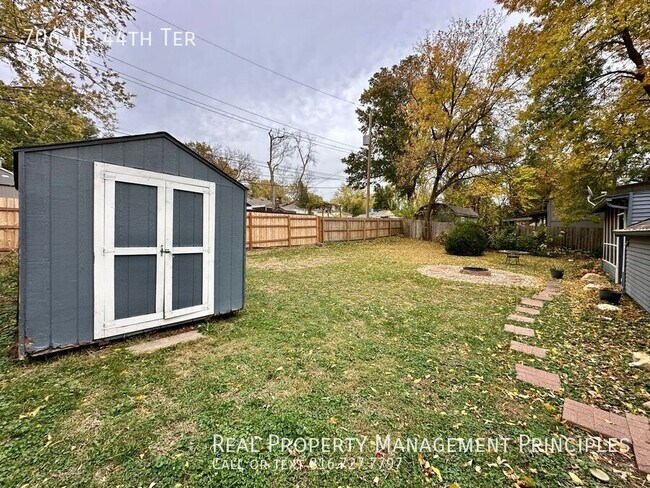 Building Photo - Recently Renovated 2 Bedroom, 1 Bathroom H...