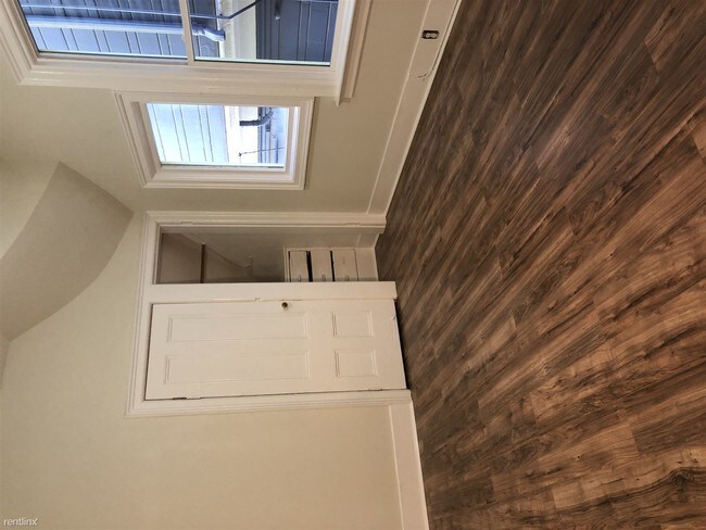 Building Photo - 3 br, 1 bath  - 2520 Market St Apt B