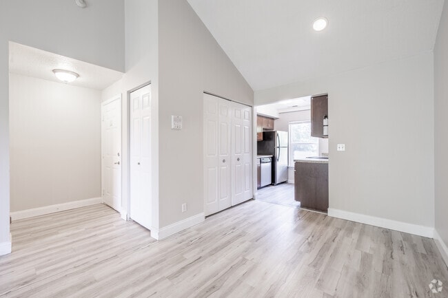 2BR, 2BA - 965SF - Dining Area - Liberty Place