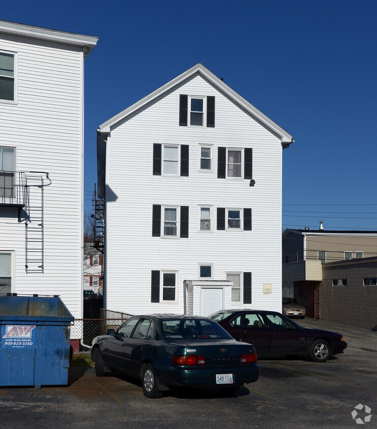 Foto del edificio - 1374 Plainfield St