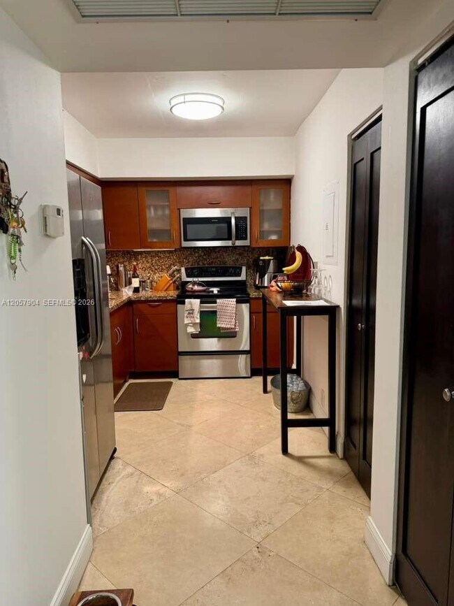 Foto del edificio - 3300 NE 191st St