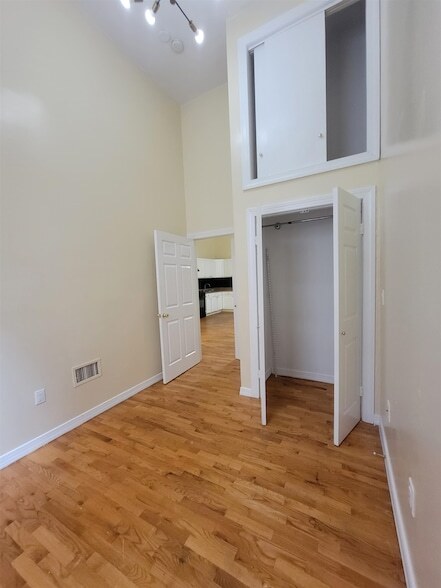 Building Photo - 409 W 53rd St