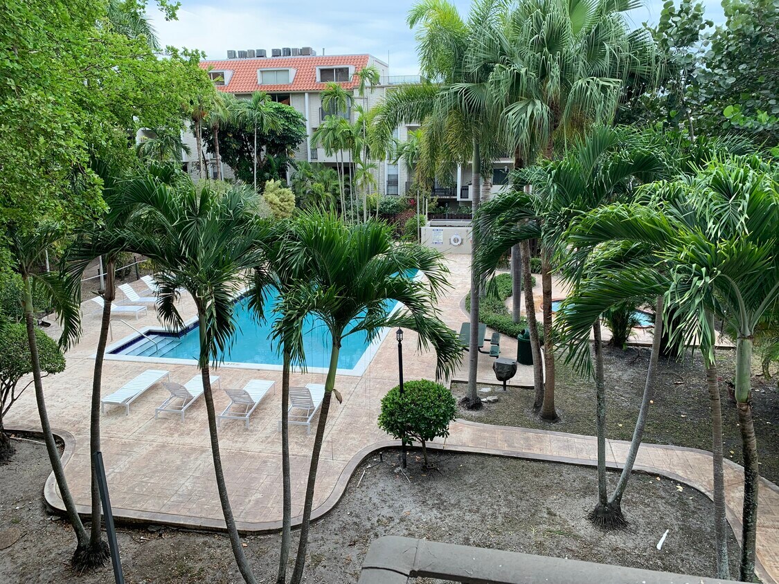 6890 N Kendall Dr Unit 302, Pinecrest, FL 33156 Condo for Rent in