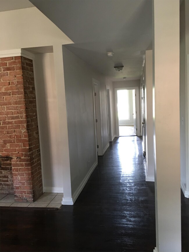 123 Washington Ave, Clarksburg, WV 26301 Townhouse for Rent in