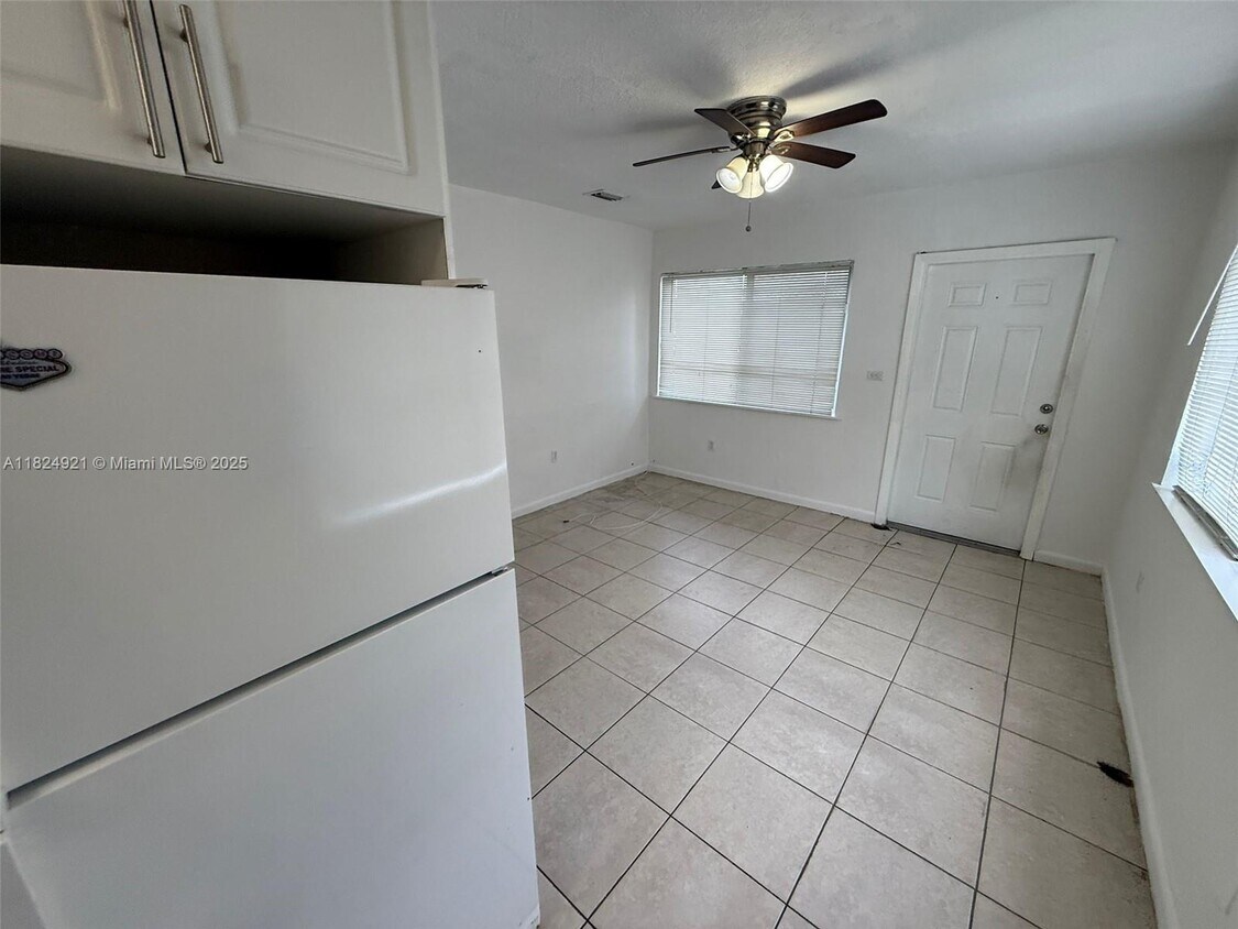 Primary Photo - 3060 NW 20th St
