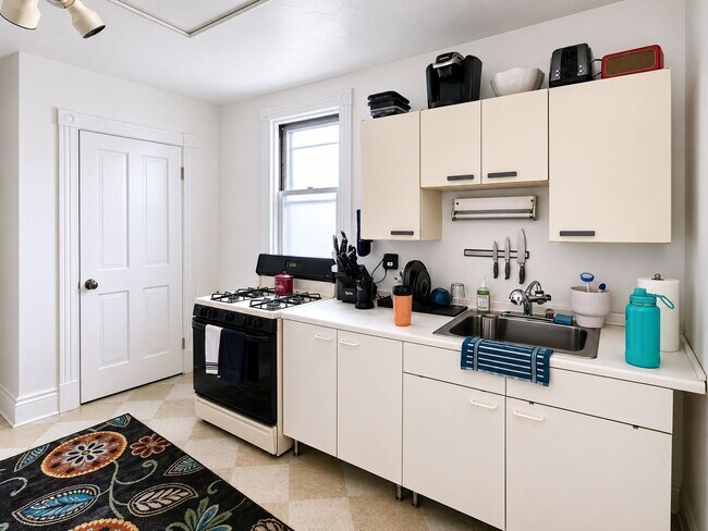 Cocina - 318 W McMillan St