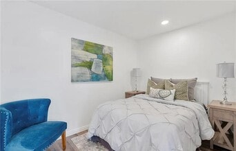 Building Photo - 262 Streamwood