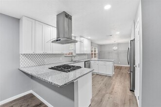 Building Photo - 7815 12 Fairway Ln