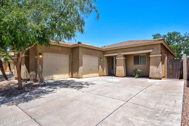 Building Photo - 2043 N Holguin Way