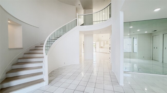 Building Photo - 4601 Country Club View