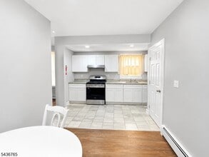 Building Photo - 427 Totowa Ave