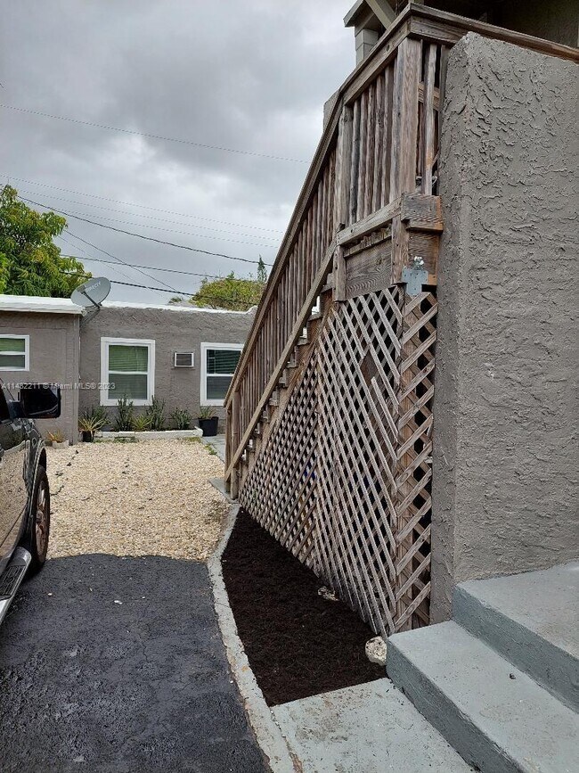 Building Photo - 217 Southridge Rd
