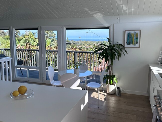 Foto del edificio - 1252 De la Guerra Rd