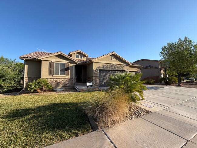 Building Photo - 469 E Barcelona Dr