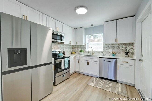 Building Photo - 305 N 13th St
