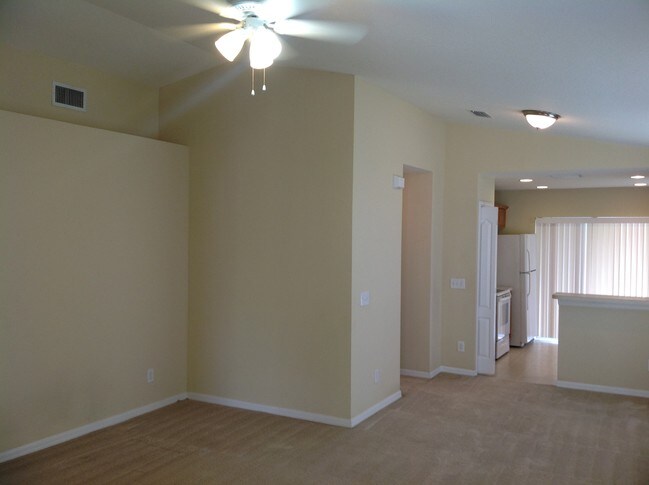 Building Photo - 8525 Deer Chase Dr