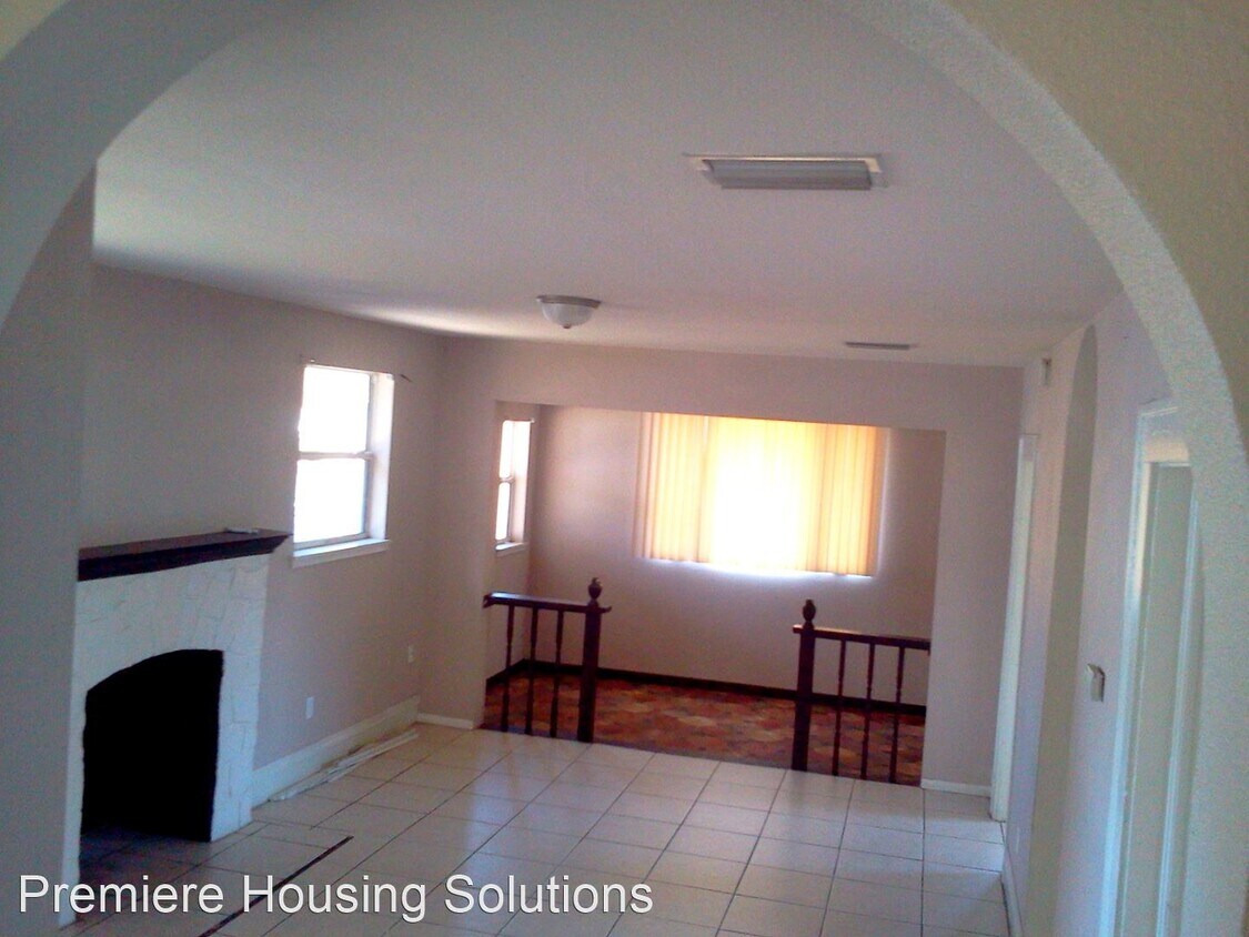 Primary Photo - 3 br, 1 bath House - 1014 w 10th St