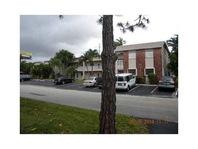 Building Photo - 1125 NW 30th Ct