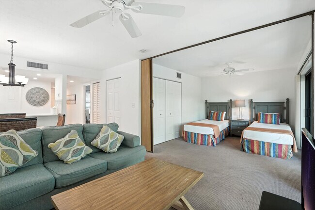 Foto del edificio - 600 Neapolitan Way