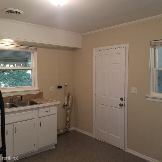 Building Photo - 3222 Gleason Dr