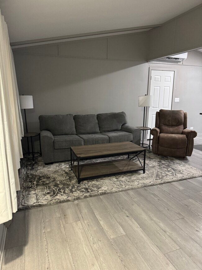 Foto del edificio - 508 E Emmons St