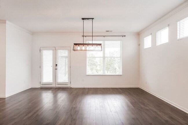 Building Photo - 4008 Park Crossings Dr