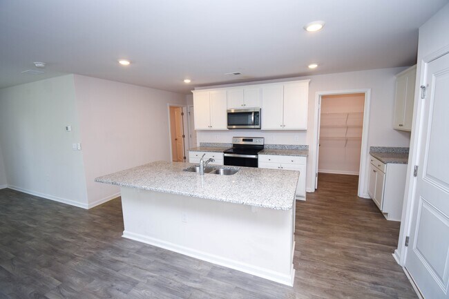 Building Photo - 6619 Colonial Dr