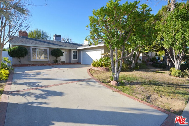 Foto del edificio - 9321 Donna Ave