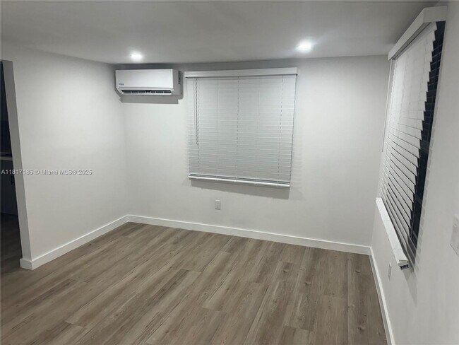 Foto del edificio - 790 NW 63rd St