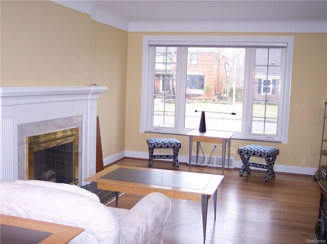 Foto del edificio - 10724 Vernon Ave