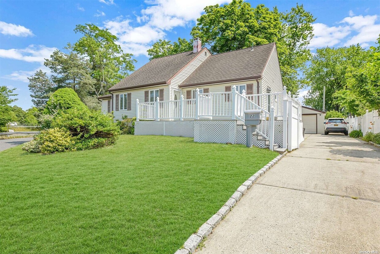 22 Elwood Rd, Centereach, NY 11720 House Rental in Centereach, NY