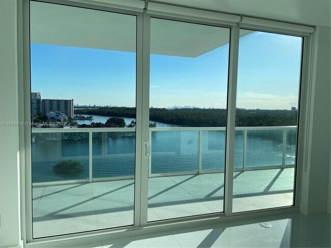 Foto del edificio - 400 Sunny Isles Blvd